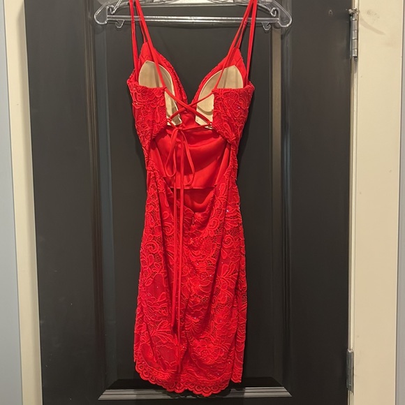 Homecoming La Femme Dress 00 - Picture 8 of 11